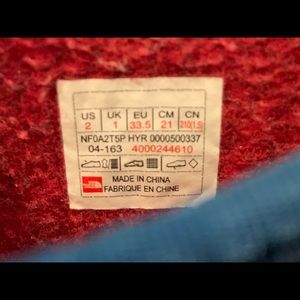 Boys North Face Alpenglow size 2 winter boots